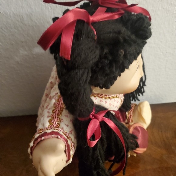 Porcelain doll - Picture 3 of 9